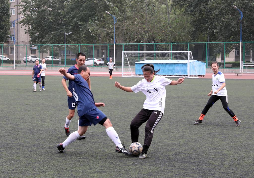 女子足球賽事最新動(dòng)態(tài)與小巷深處的獨(dú)特足球風(fēng)味小店