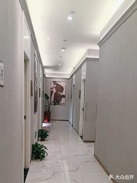 最新美容場(chǎng)所重塑自信光彩，自我重塑與自信綻放