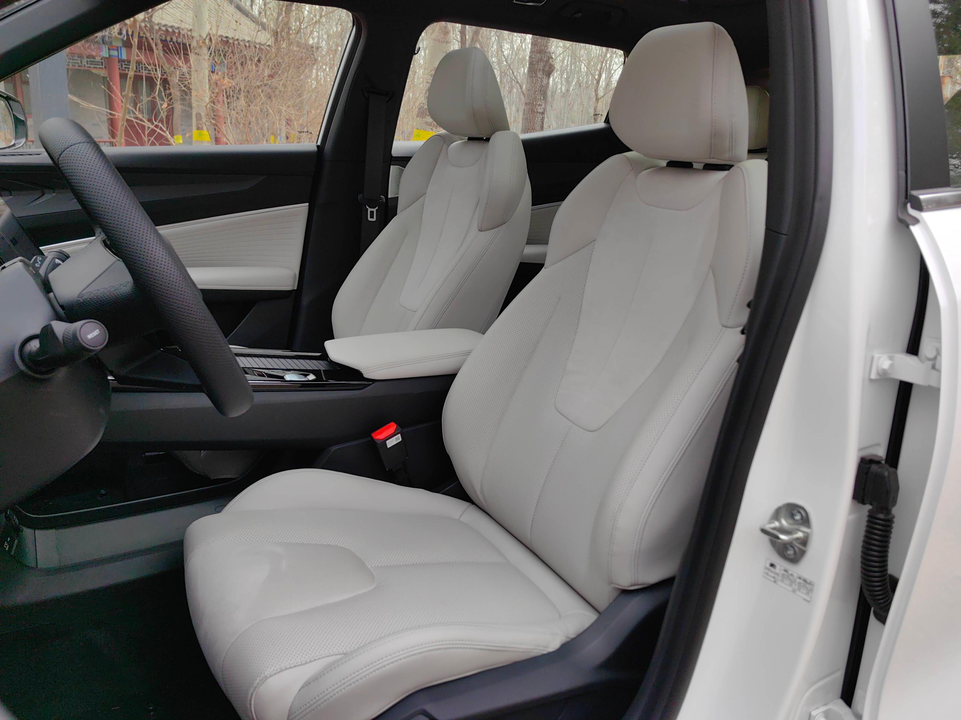 吉利新品科技引領(lǐng)未來(lái)，重塑駕駛體驗(yàn)新動(dòng)態(tài)