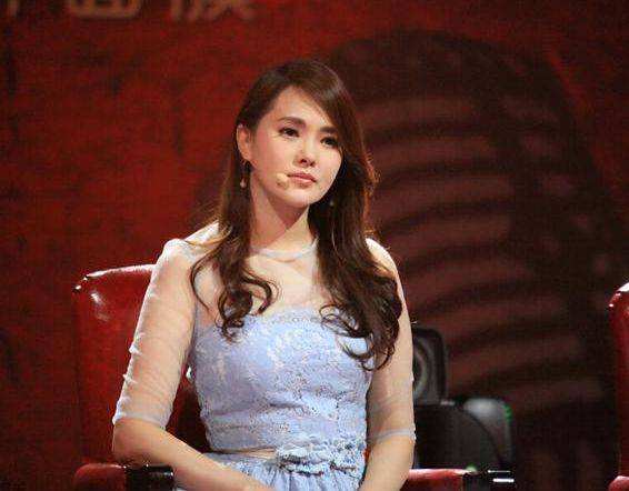 伊能靜最新動(dòng)態(tài)揭秘，小巷中的隱藏瑰寶風(fēng)采展露無(wú)遺