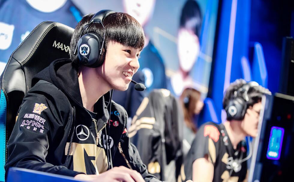 RNG最新比賽重塑電競(jìng)體驗(yàn)，科技與激情的碰撞。