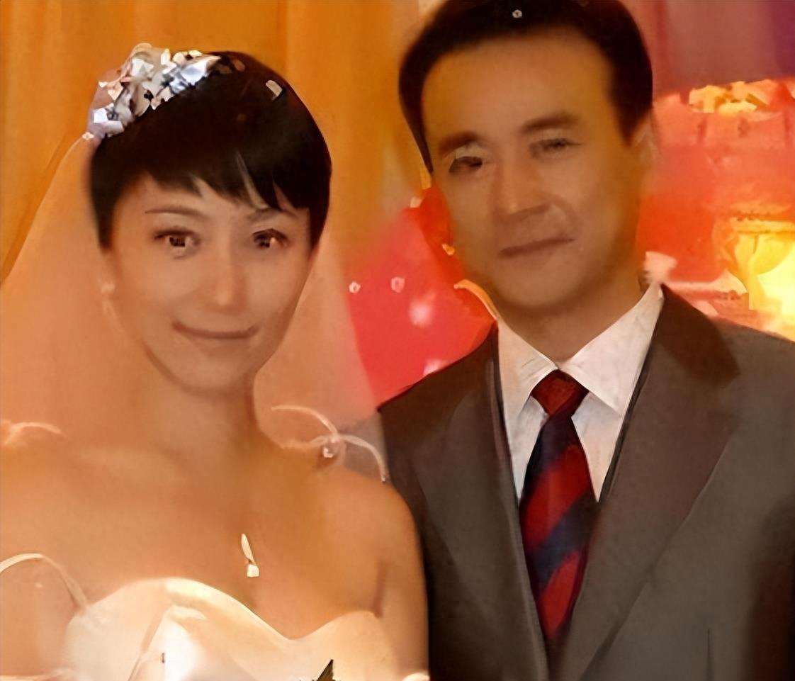 郝蕾探尋小巷中的隱秘美味，美食之旅獨家揭秘