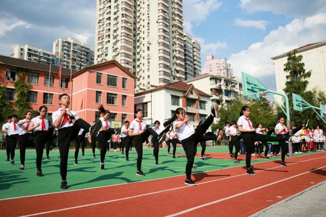 小巷中的寶藏，獨(dú)具特色的五項(xiàng)全能比賽觀賞小店