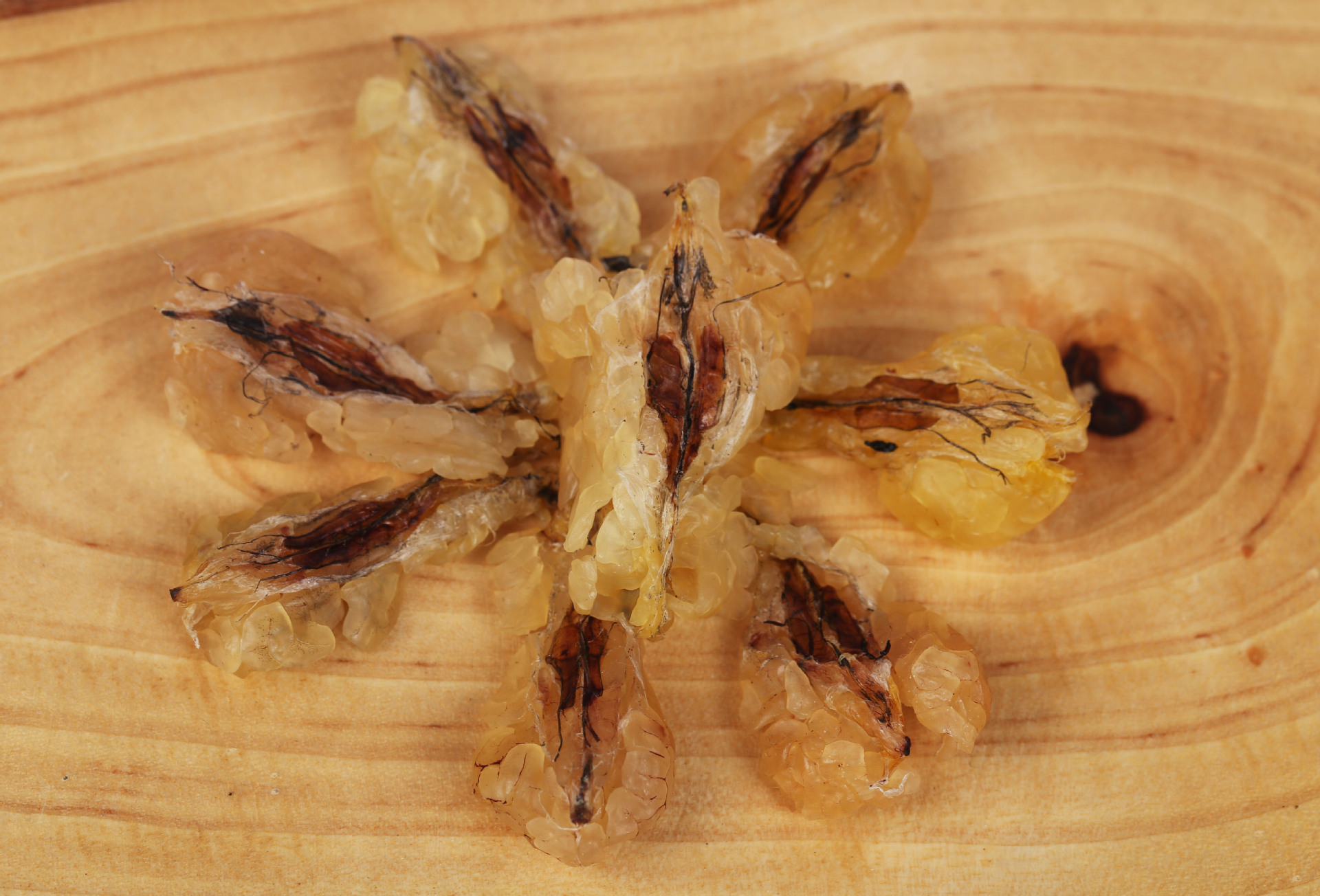 林蛙油價(jià)格表，市場(chǎng)分析、購(gòu)買指南及價(jià)格一覽表