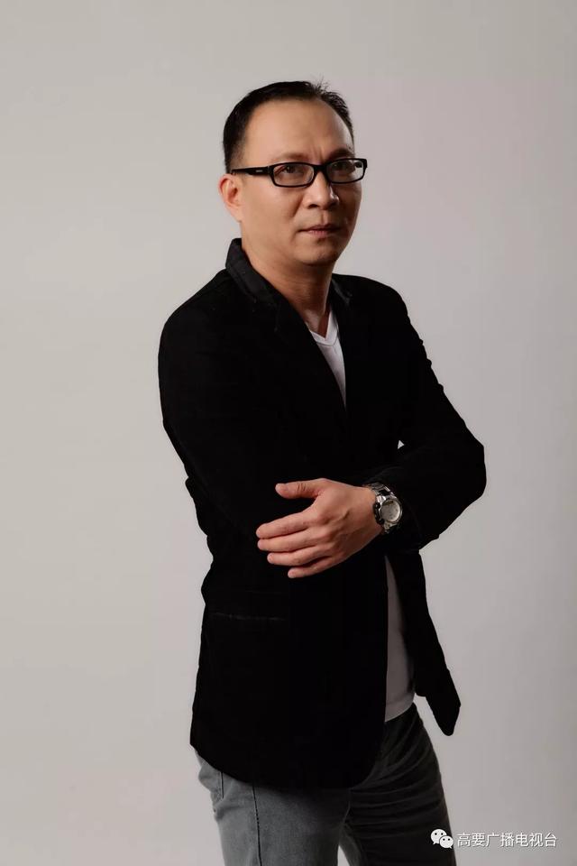 浩文新作，躍動知識的海洋，自信塑造未來之路