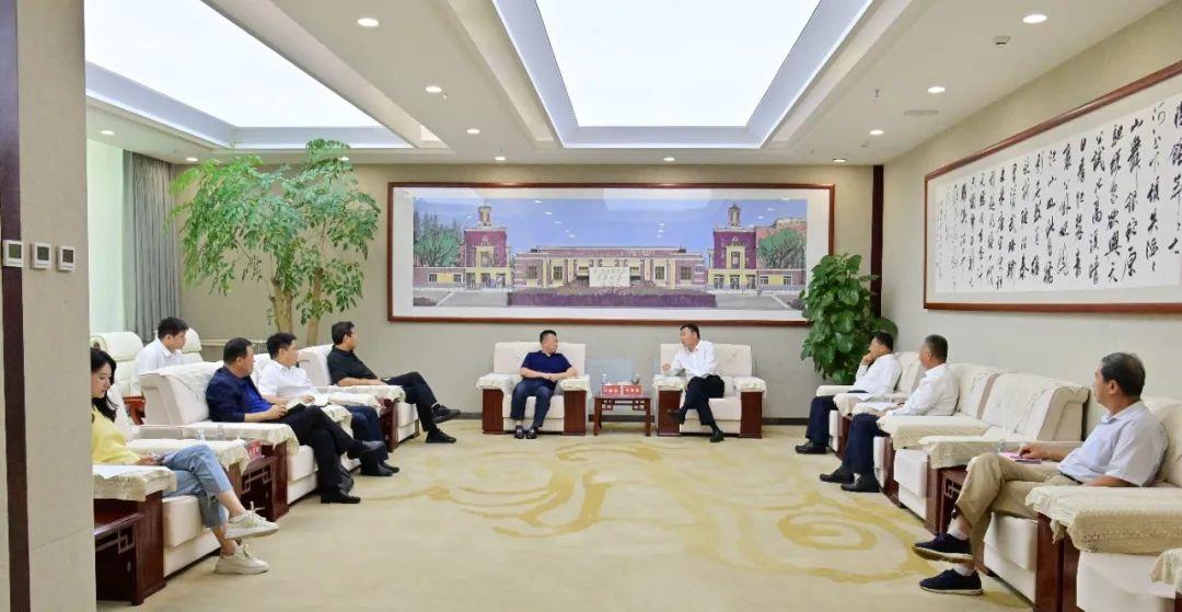 玲瓏輪胎上市，探尋小巷新星之輪胎界新星玲瓏輪胎小店的獨(dú)特魅力