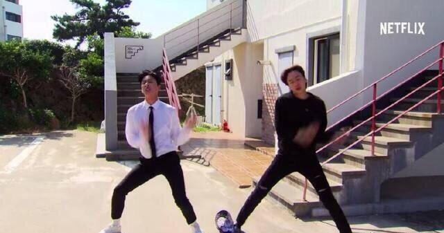 小巷深處的最新甩手舞秘境，舞動風潮掀起熱潮