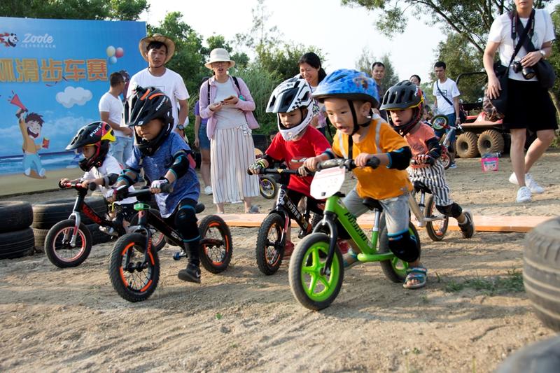 滑步車比賽，挑戰(zhàn)自我，駕馭未來的速度與激情之戰(zhàn)