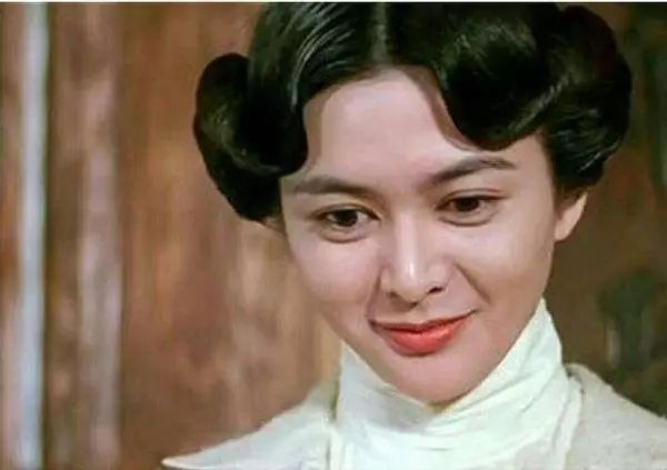 香港演員關(guān)山，銀幕到心靈之旅，自信與成就感的蛻變之路