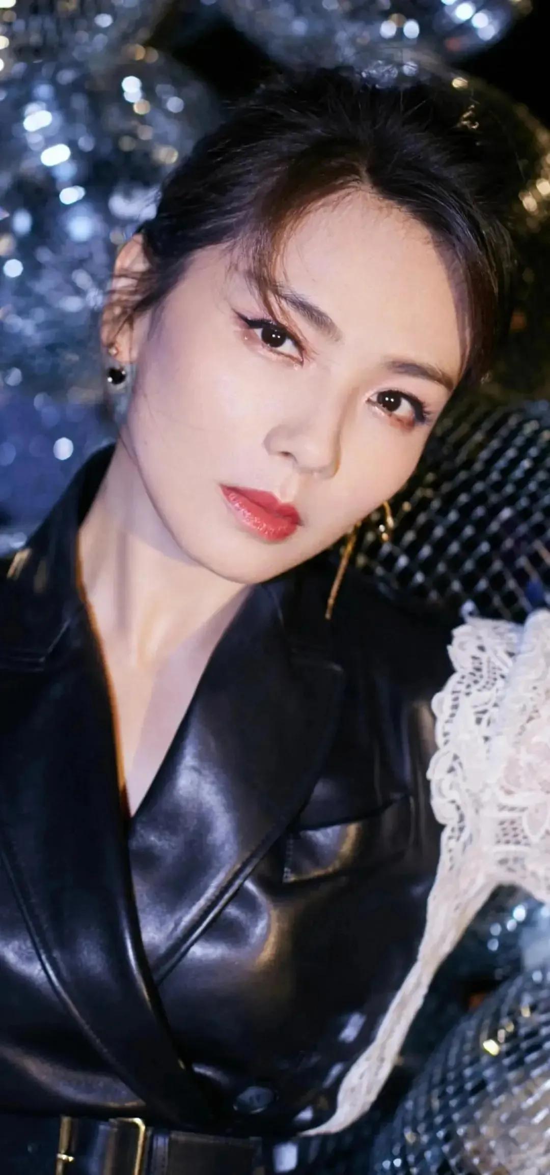 劉濤最新寫真，城市漫步與溫馨日常的瞬間捕捉