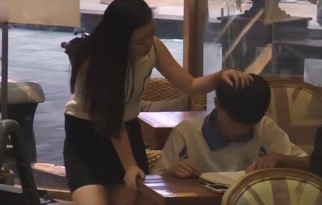 善良的女老師電影,善良的女老師電影，陽光下的溫情故事