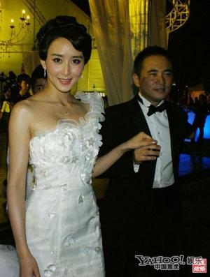 絕色明星老婆的最新動態(tài)與資訊