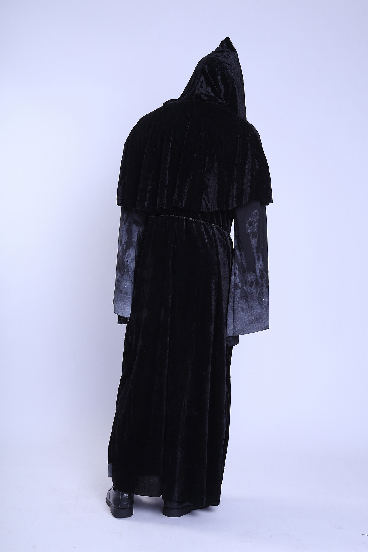 最新鬼服,最新鬼服，小巷深處的神秘小店