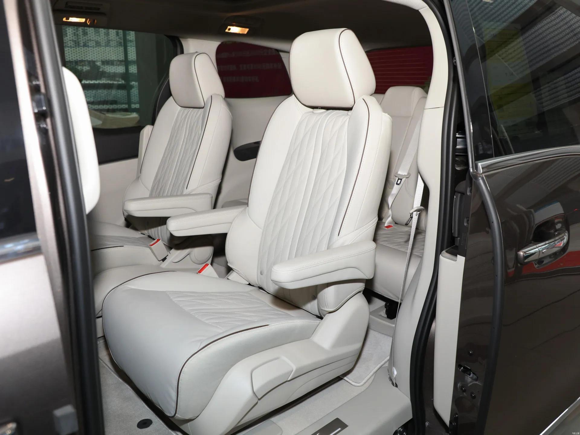 GL8最新款，小巷中的驚喜發(fā)現(xiàn)