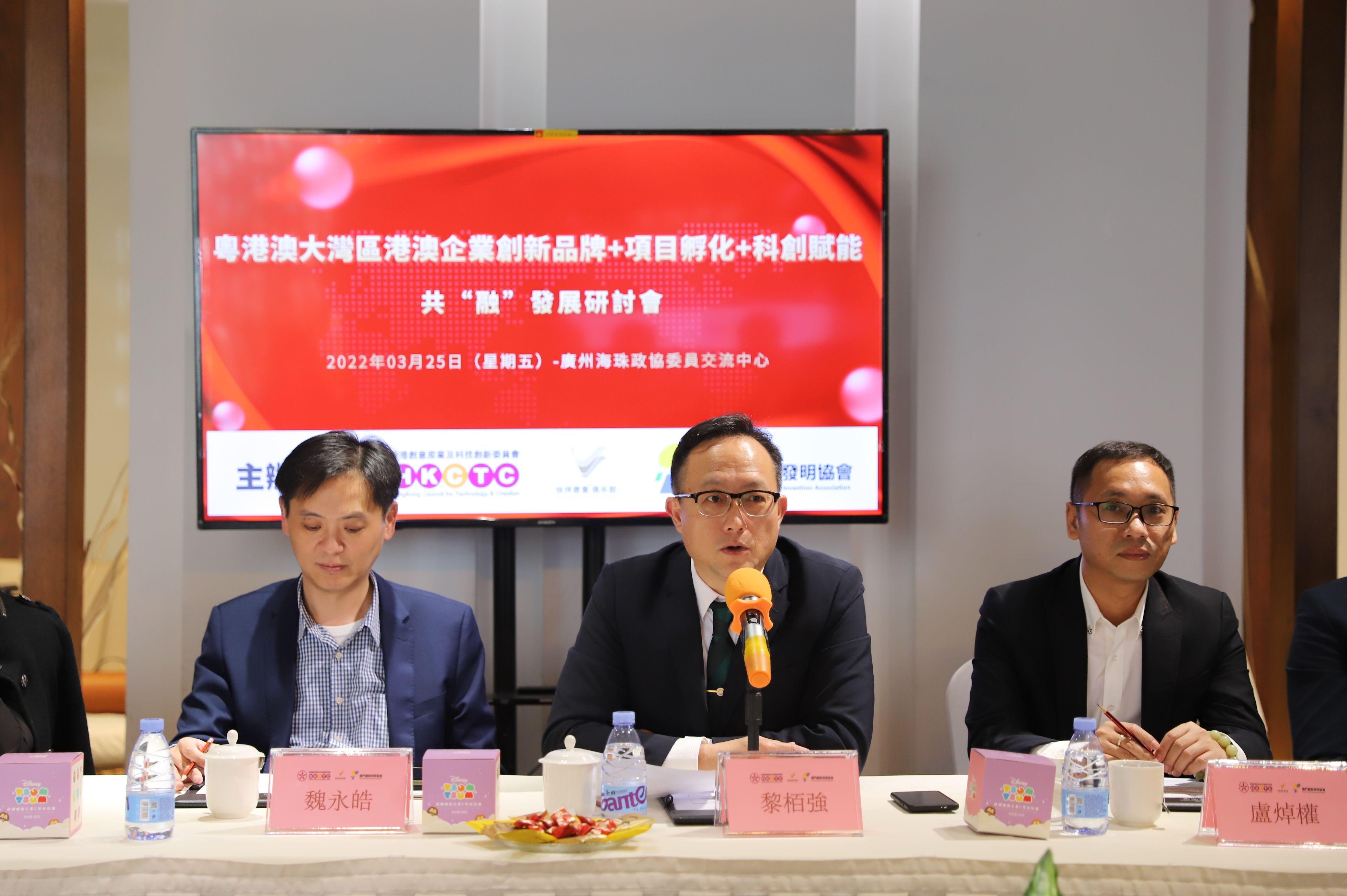 新澳門最精準(zhǔn)免費(fèi)大全,專業(yè)數(shù)據(jù)點(diǎn)明方法_商務(wù)版76.304