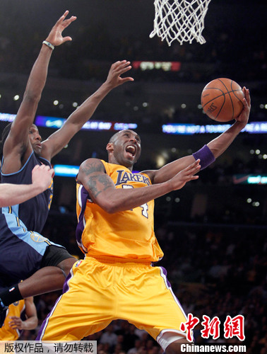 NBA賽場(chǎng)激戰(zhàn)與榮耀時(shí)刻的激烈比拼比分