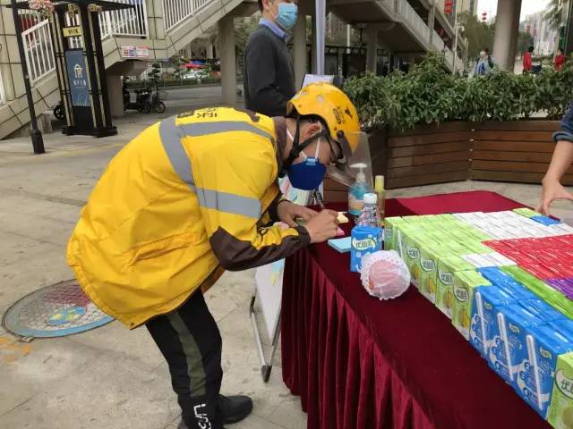 最新街頭攤位利器，創(chuàng)新與監(jiān)管的博弈挑戰(zhàn)街頭經(jīng)濟(jì)新趨勢(shì)