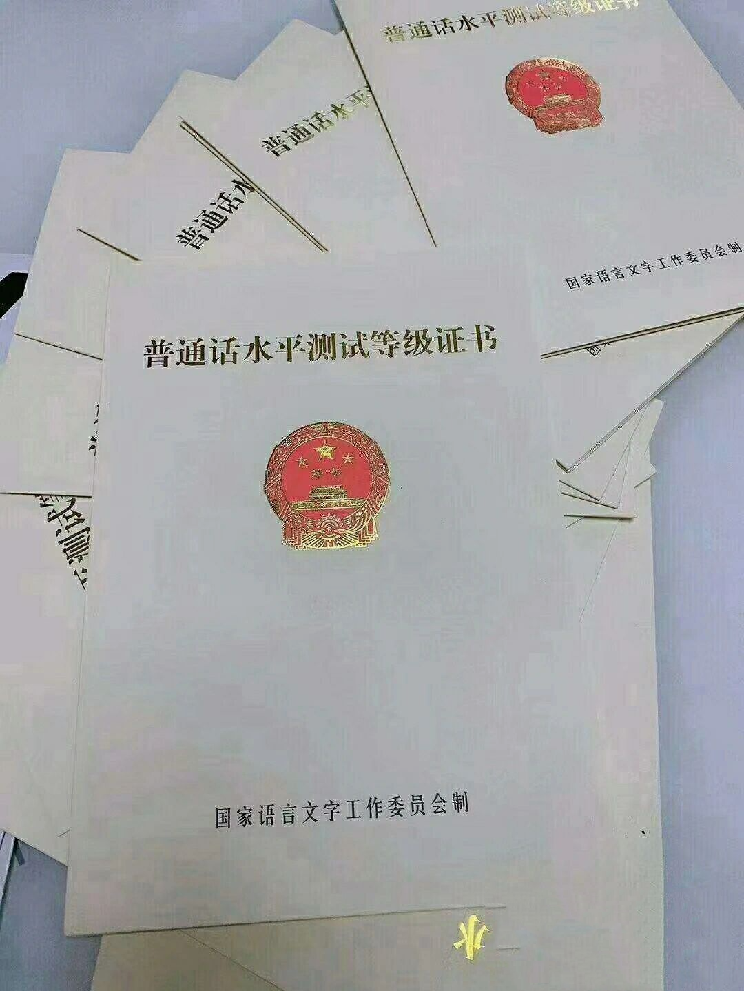 演員普通話等級要求揭秘，小趣事中的情感紐帶傳遞力