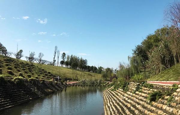 成都龍泉西河新工程，自然美景的探索之旅