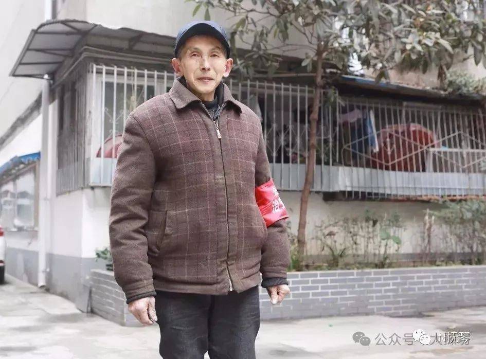 門(mén)衛(wèi)老董，日常瑣事的溫暖旋律最新章節(jié)