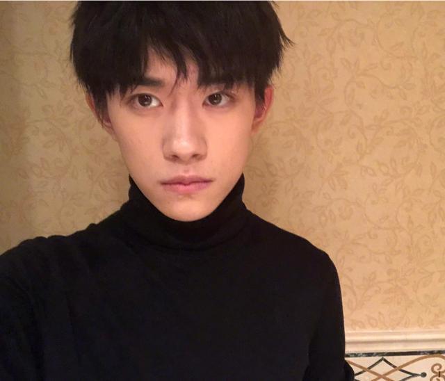 重磅揭秘，明星曝光照片，瞬間展現(xiàn)光彩！