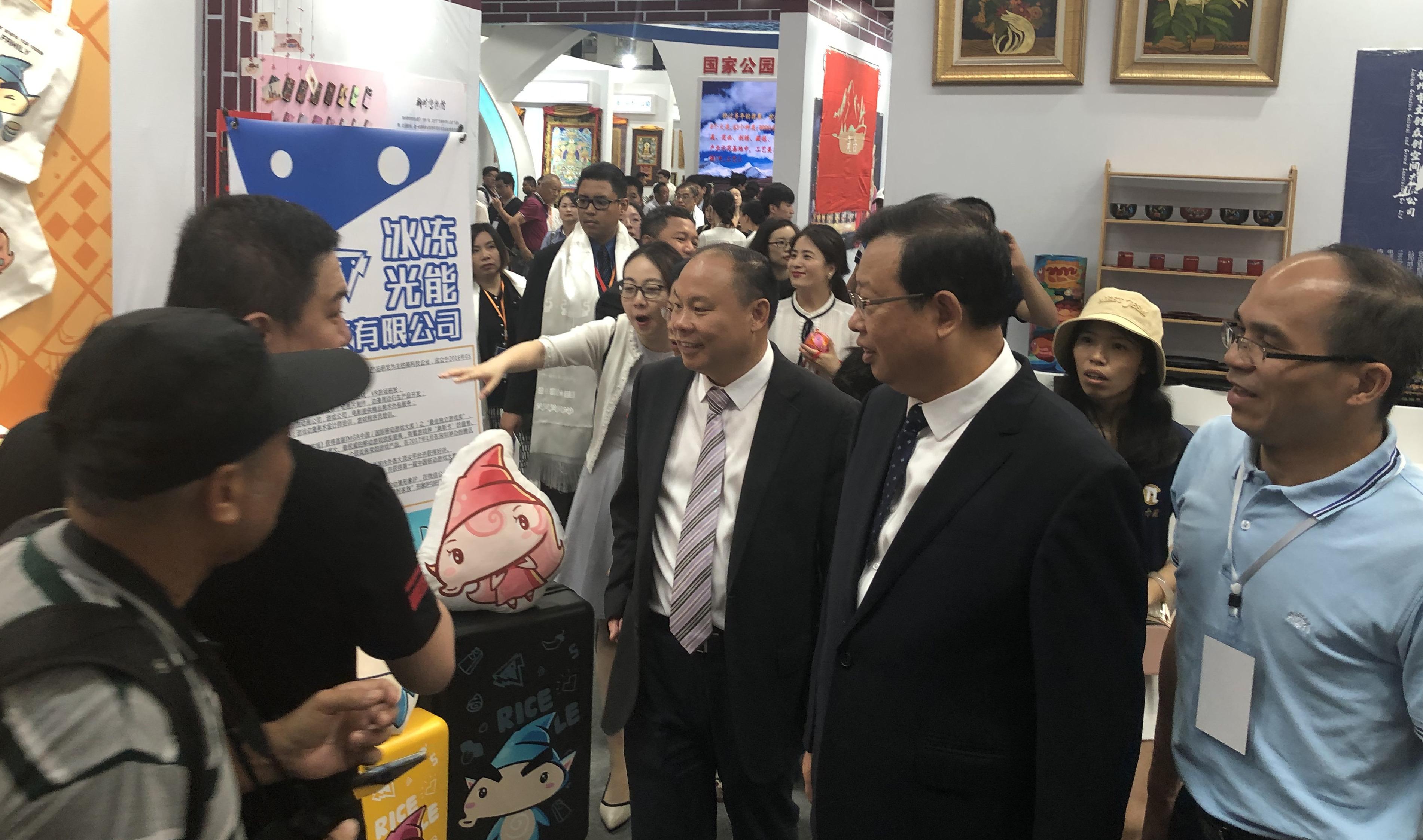 光影交織的夢幻盛宴，游戲動漫展盛況展示