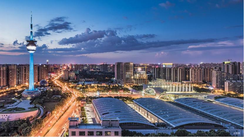 電視塔的高度與小巷風(fēng)情，一場融合探索之旅