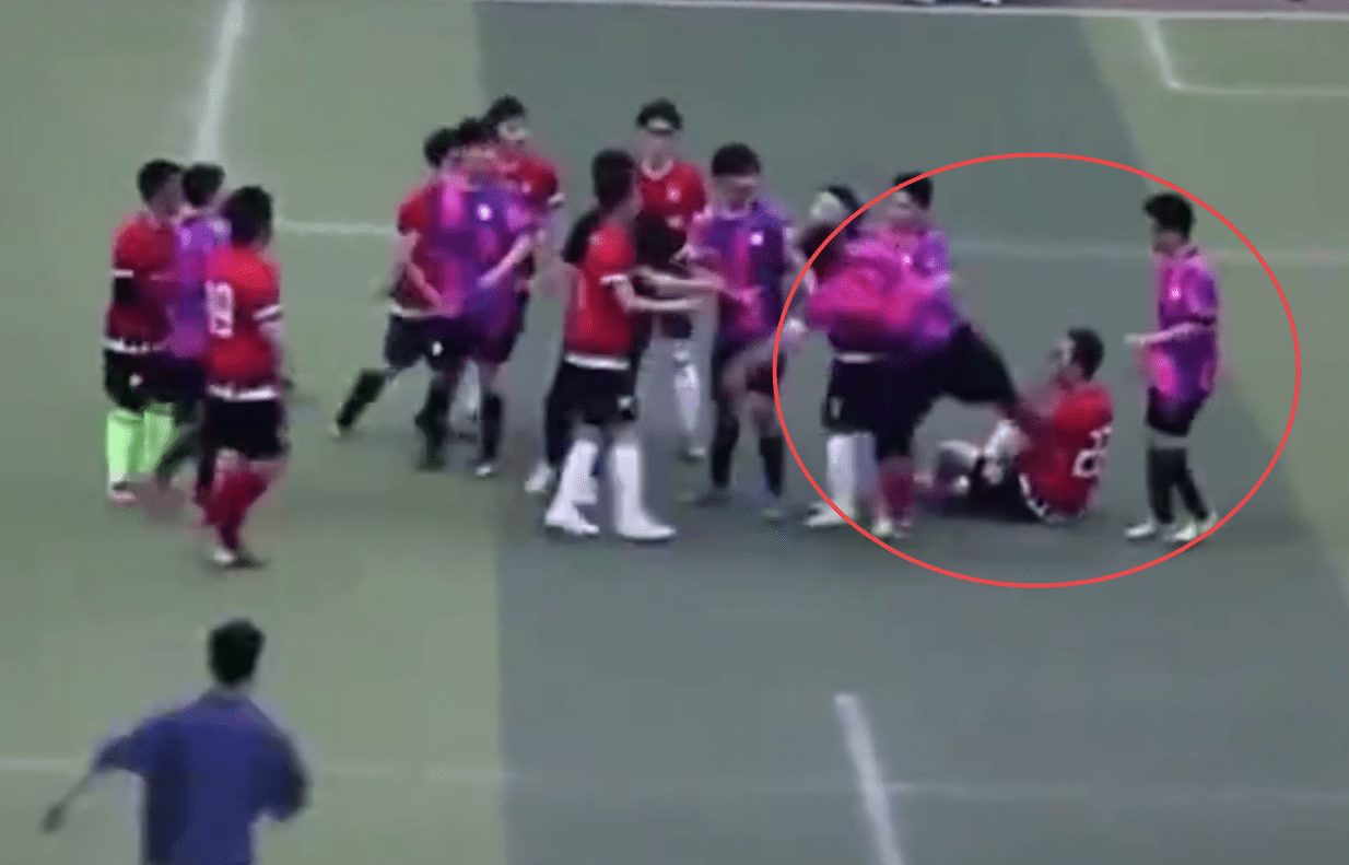 熱血沸騰的踩踩踩比賽視頻，競(jìng)技瞬間，挑戰(zhàn)你的極限！