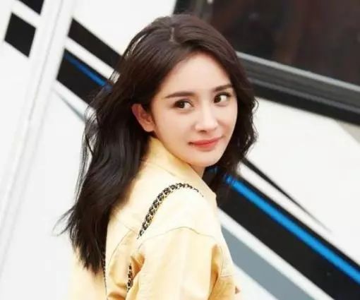 溫馨時(shí)光里的楊冪，一場(chǎng)愛(ài)與陪伴的采訪之旅