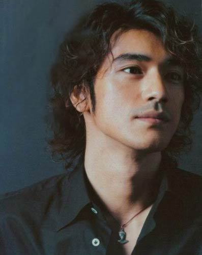 外國(guó)明星帥哥，變化、自信與成就的力量之旅