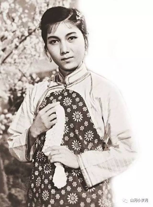 揭秘香港演員劉巧兒，星光璀璨，演技炸裂的熒幕魅力！