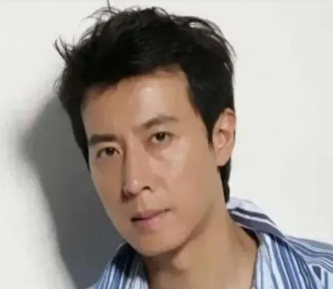 老演員于洋，自信與成就感的勵(lì)志人生，熒屏內(nèi)外都閃耀的傳奇故事