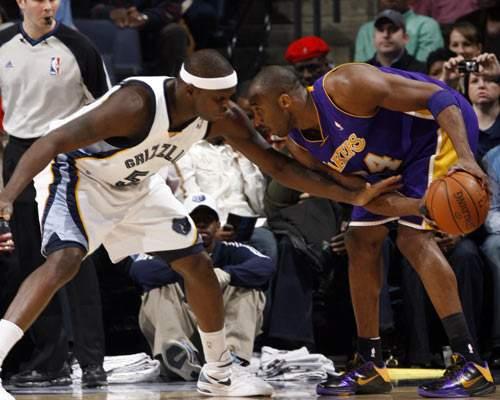 科比巔峰時期的比賽錄像，展現(xiàn)變化、自信與成就的力量傳奇時刻