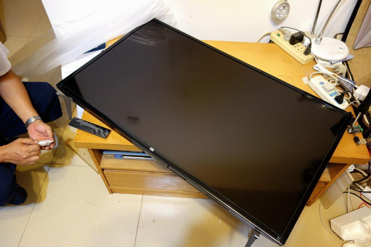 科技與生活的完美結(jié)合，小米電視機(jī)完美融入家庭生活