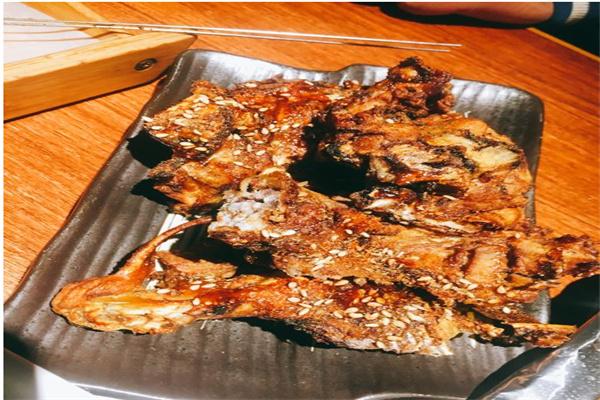 最新烤雞架，小巷美食秘境的誘人誘惑