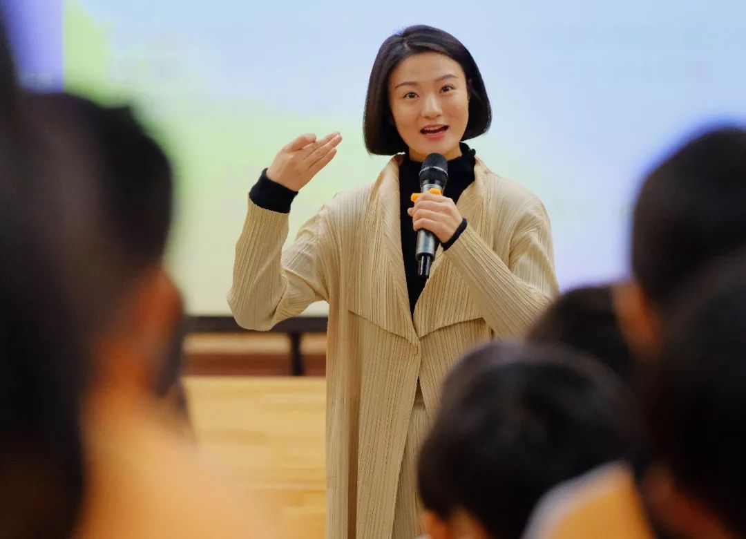 演員李麗，表演藝術(shù)學(xué)習(xí)與演員任務(wù)完成指南