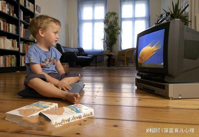 嬰兒可以看電視嗎？初為父母的嬰兒看電視指南！