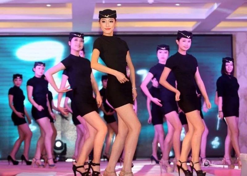 央視主持人張瑋，魅力與氣質(zhì)并存的新照亮相