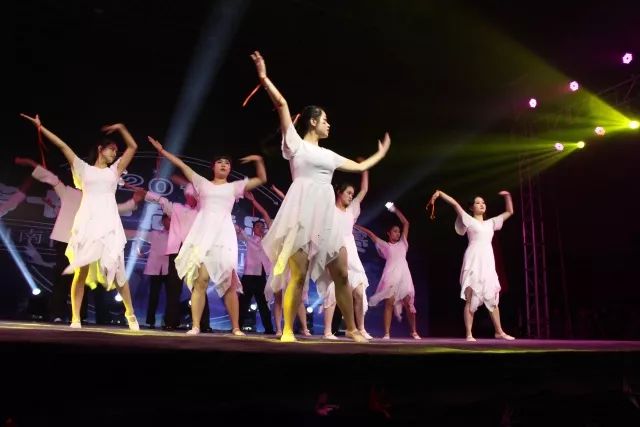 公司舞蹈比賽，舞動自信，筑夢舞臺