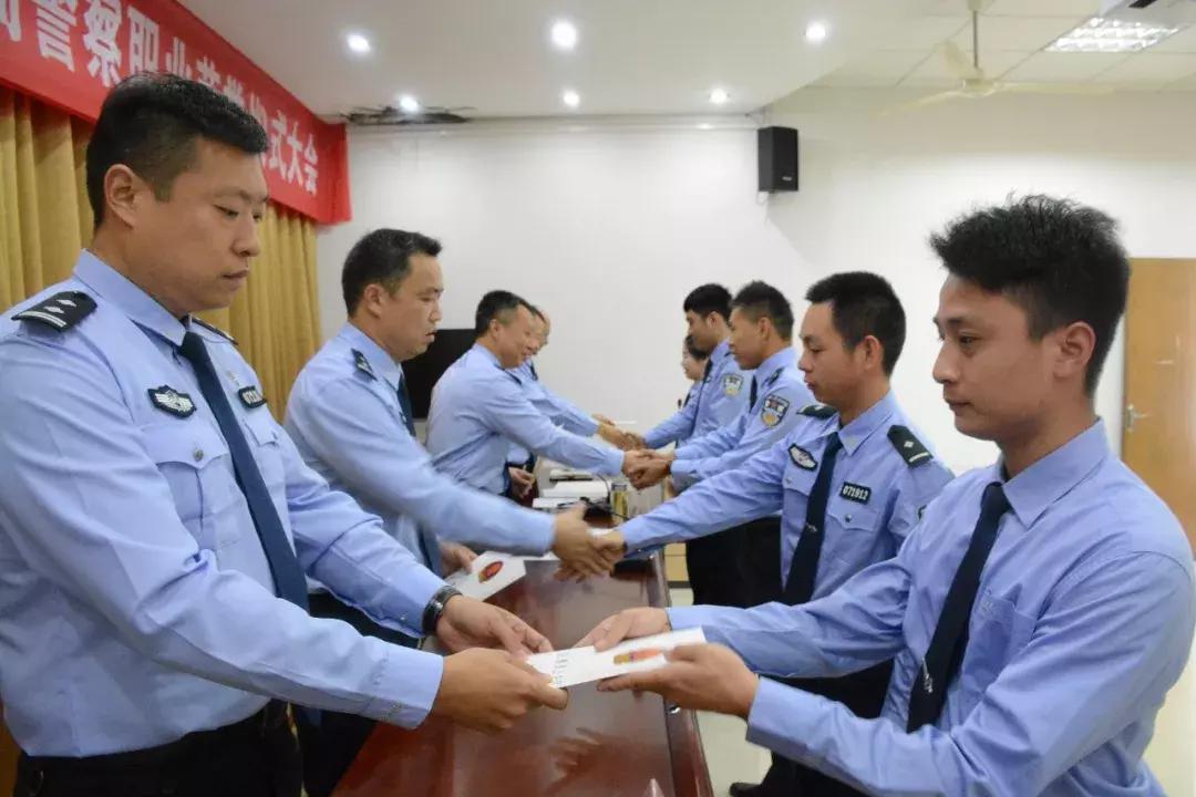 最新警銜首次頒發(fā)，自然美景鼓舞之旅啟程