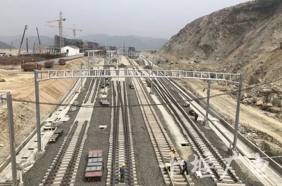 漢十高鐵最新進(jìn)展，速度與科技的融合，智能出行新時(shí)代的開(kāi)啟