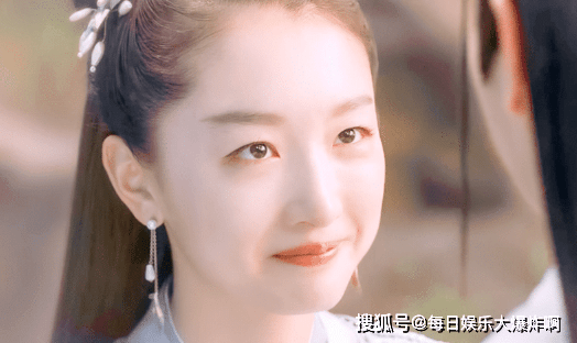 許怡，小巷深處的獨(dú)特邂逅之旅