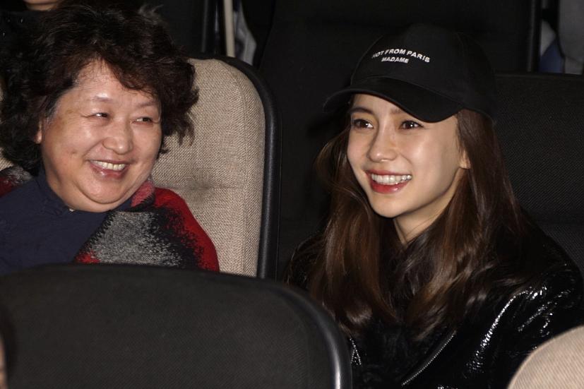 我妻子的媽媽電影，引領(lǐng)科技潮流，全新高科技產(chǎn)品震撼登場！