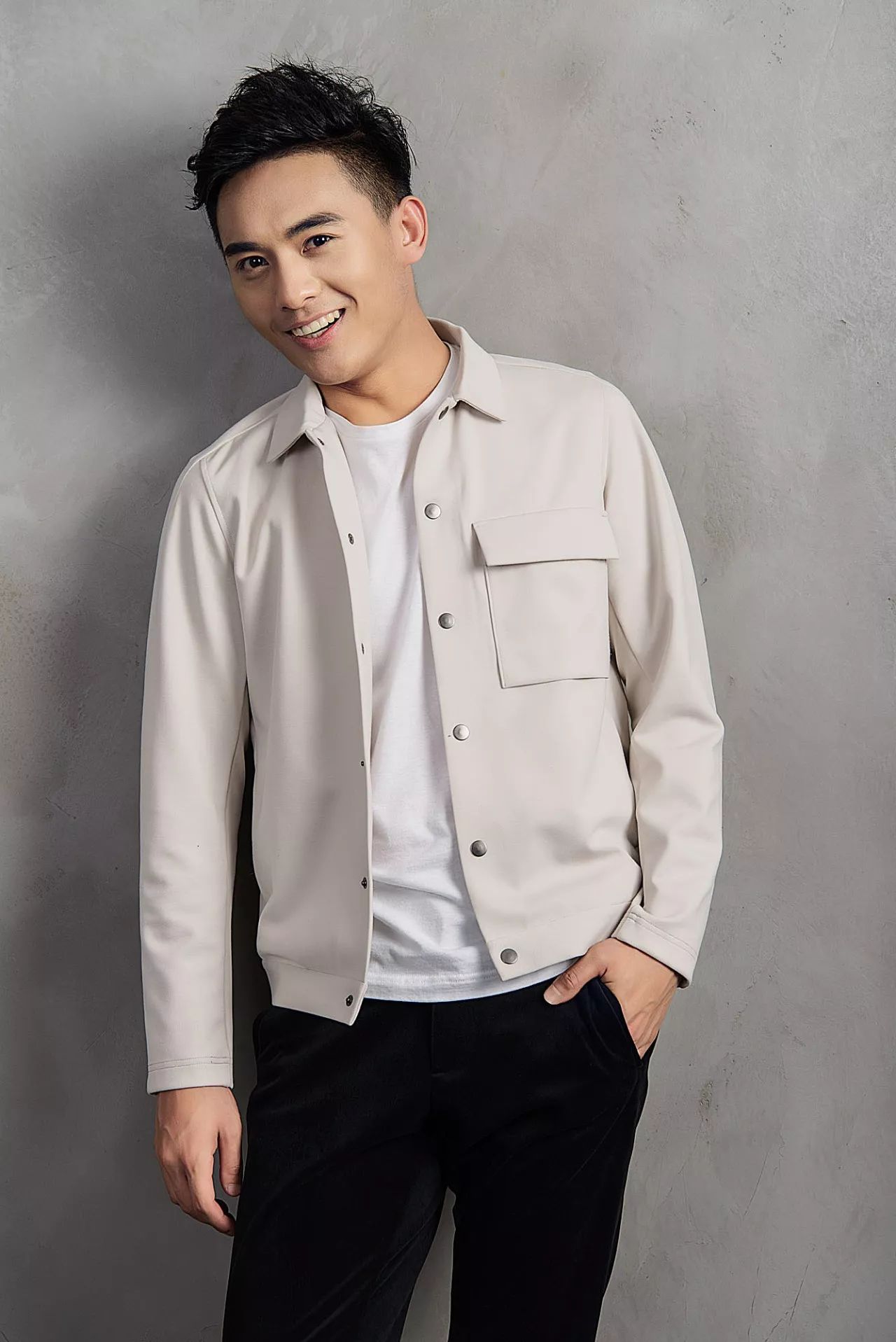 演員褚翰，演技展現(xiàn)與個人魅力的雙重閃耀