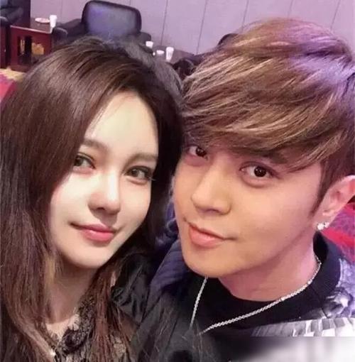 最新情侶造型，攜手走向自信的旅程