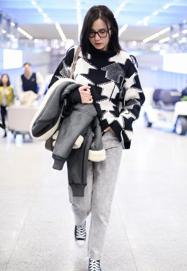 明星毛衣街拍圖片，潮流引領(lǐng)者的溫暖衣櫥必備風(fēng)尚