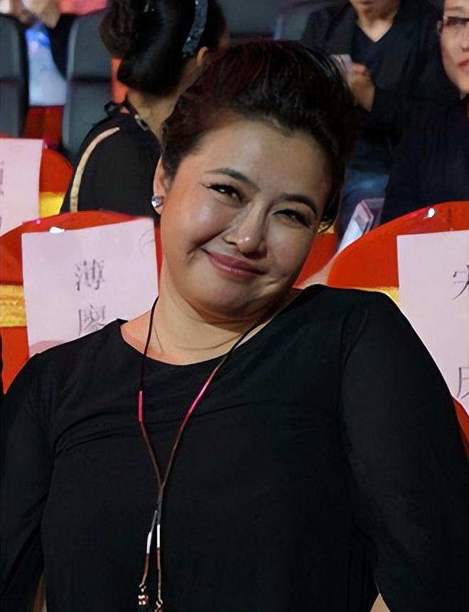 岡江凜最新，小巷中的美食秘密