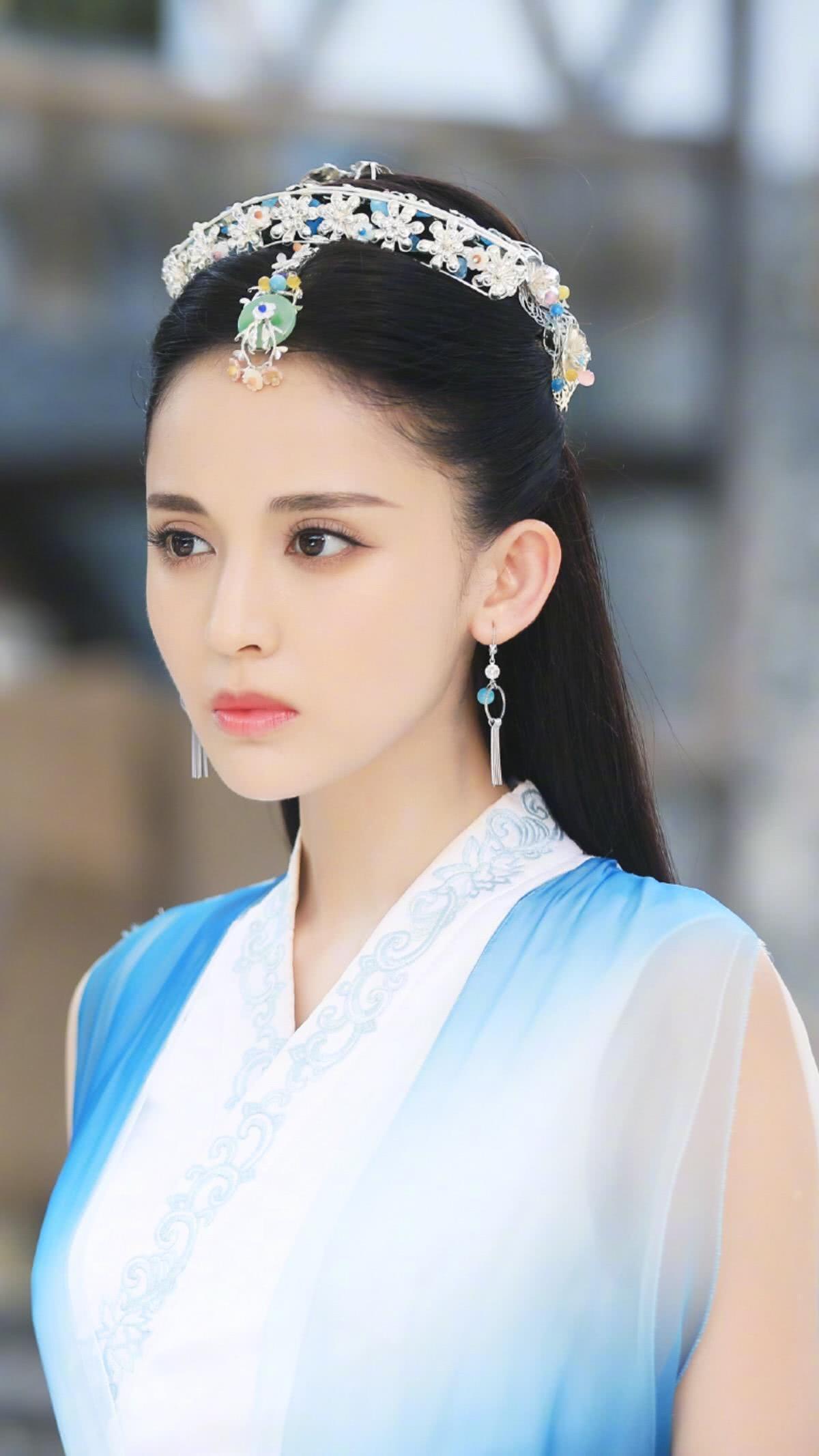 古裝魅力再現(xiàn)，歷史與時尚交融的藝術(shù)典范之美