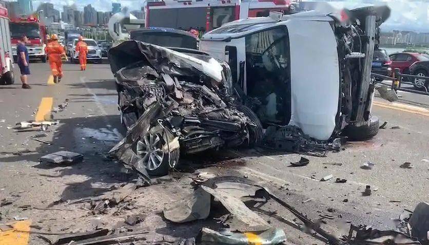 巴馬車(chē)禍現(xiàn)場(chǎng)令人痛心，最新事故報(bào)道