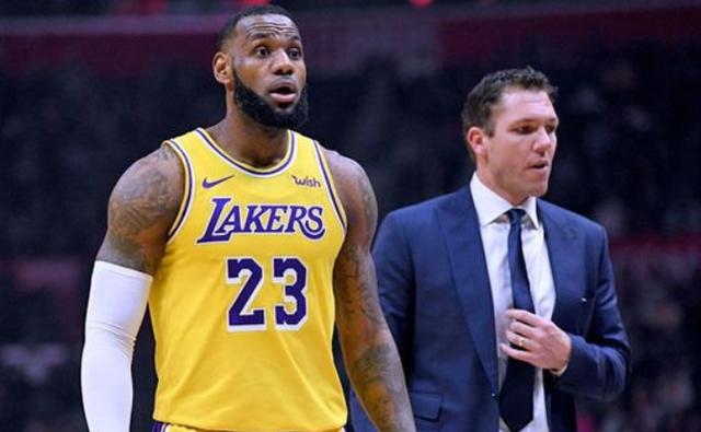 湖人最新季后賽表現(xiàn)及前景深度分析